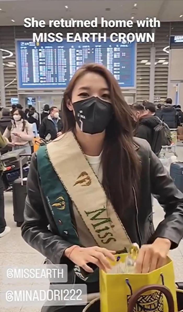 Đúng hay sai việc Tân Miss Earth đựng vương miện vào... túi giấy để 'xách' về nước Ảnh 2