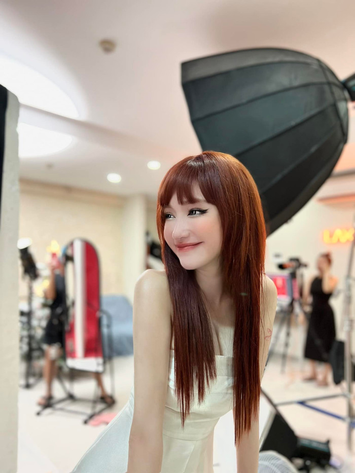 Cô nàng vui vẻ kể về tình trạng hiện tại: 'Xin lỗi nhãn hàng tại vì em quá là siêng trêu mọi người làm mọi người vừa làm vừa thở ô xi'