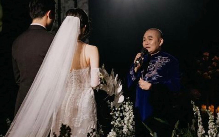 Nghệ sĩ Xuân Hinh nghẹn ngào trong ngày cưới con gái, nhan sắc cô dâu - chú rể chiếm trọn spotlight Ảnh 2