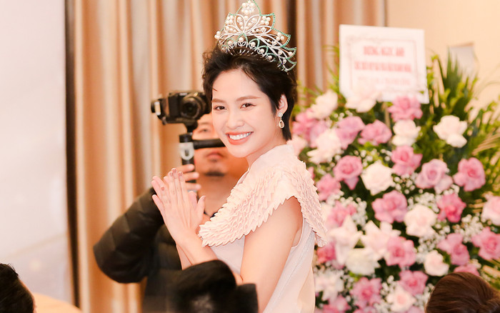 Hậu bị chê 'ngâm giấm' sau đăng quang, Nông Thúy Hằng xuất hiện với nhan sắc khác lạ Ảnh 2