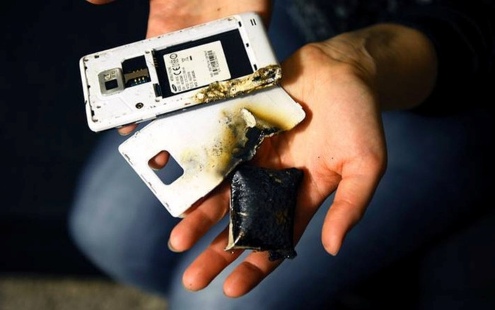 Thiếu niên 14 tuổi dập nát bàn tay do điện thoại phát nổ, bác sĩ cảnh báo cảnh giác Ảnh 2