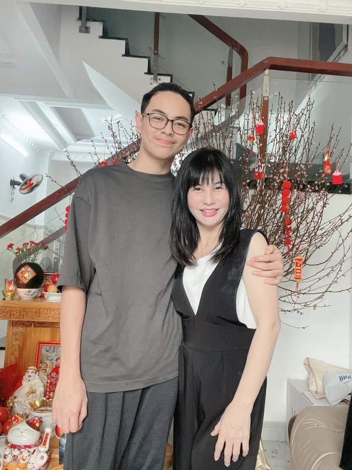 Con trai Cát Phượng ngày càng ra dáng thanh niên chững chạc, hiểu chuyện Ảnh 3