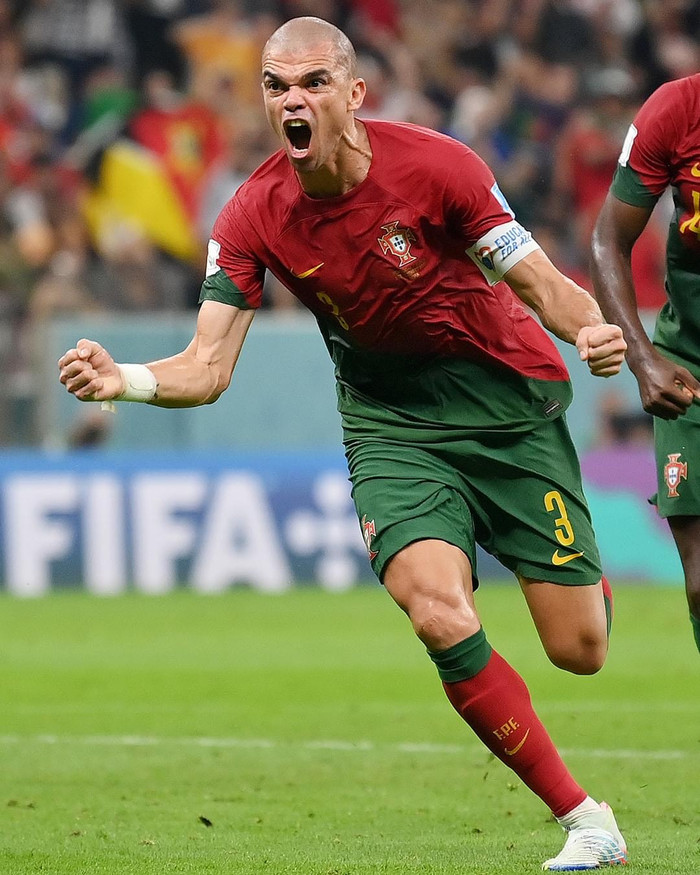 Lão tướng Pepe góp công với bàn thắng nâng tỷ số lên 2-0 cho Bồ Đào Nha.