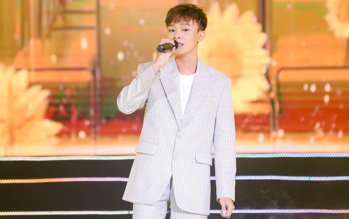 Show diễn mới của Hồ Văn Cường khiến fan tiếc nuối, nam ca sĩ vội bù đắp bằng 'quà khủng' Ảnh 2