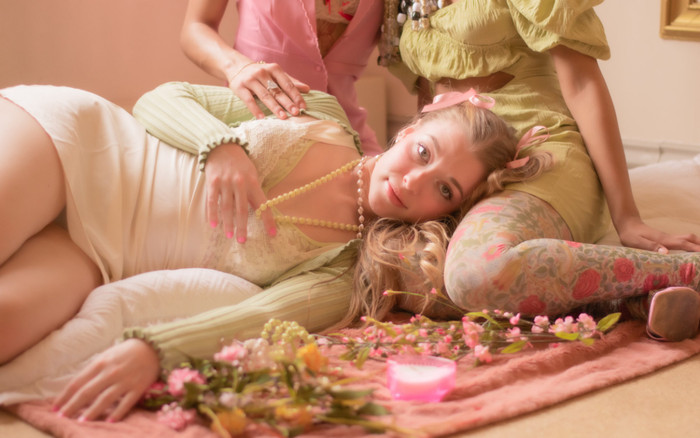 Coquette aesthetic: Thế giới thần tiên tôn vinh mọi sắc thái của vẻ đẹp nữ tính Ảnh 2