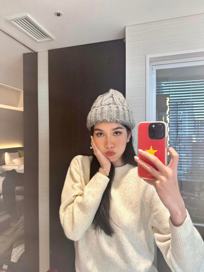 Xả vai thanh lịch, Phương Anh 'quậy tới bến' tại đất Nhật: Outfit giản dị nhưng biểu cảm thì mặn hơn muối Ảnh 4