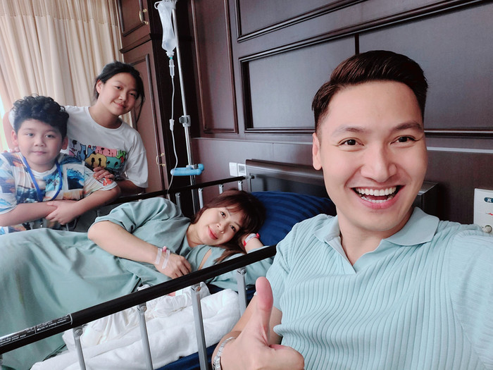 Con thứ 3 của cặp đôi là bé trai, tên thân mật là Bi.