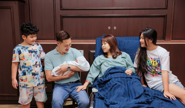 Sau 14 năm về chung nhà, cặp đôi hiện đã có 3 con đủ nếp, đủ tẻ.