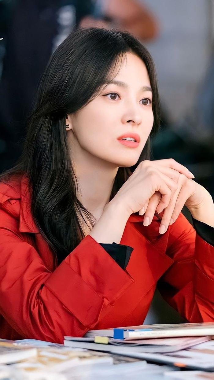 Song Hye Kyo bất ngờ xuất hiện với gương mặt cứng đờ, lộ dấu hiệu phẫu thuật thẩm mỹ? Ảnh 5