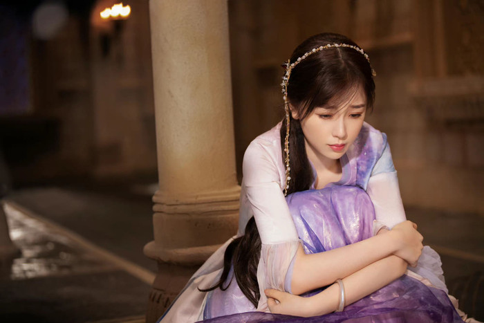 Lộ diện với tạo hình đơn giản, ma mị ở phim mới Ngu Thư Hân có đủ sức ăn đứt Triệu Lộ Tư? Ảnh 2