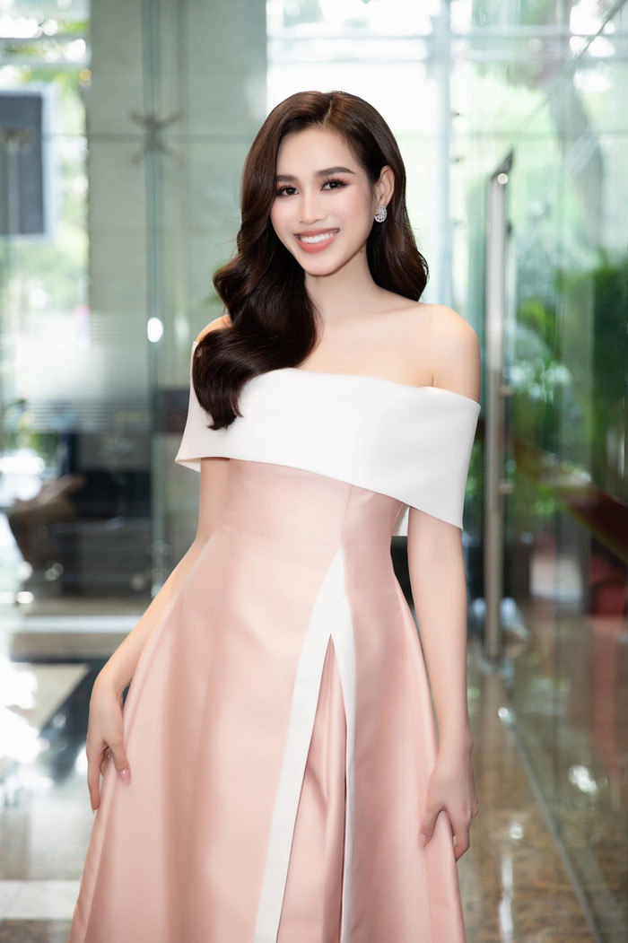 Là đương kim Hoa hậu nhưng Đỗ Thị Hà không thể đồng hành cùng các thí sinh Hoa hậu Việt Nam 2022 do bận rộn với lịch thi cử.