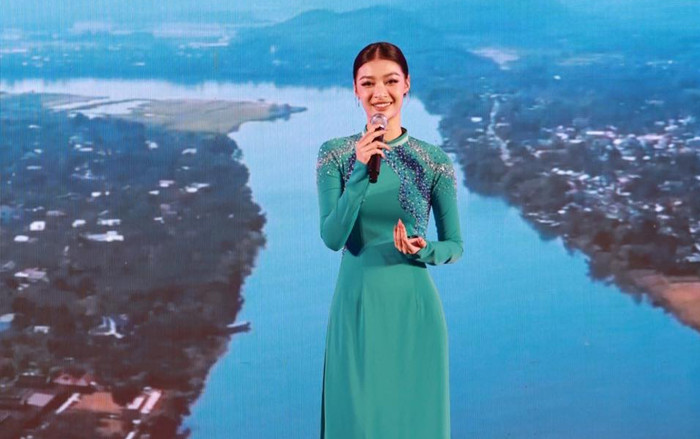 LONA Kiều Loan trình diễn tại sự kiện Thái Lan: Thần thái đến giọng hát 'gánh còng lưng' dàn âm thanh Ảnh 2