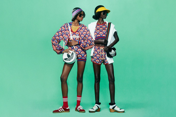 Adidas x Gucci Wmns Gazelle 'Red Velvet' có giá khoảng 45,000,000 đồng. 