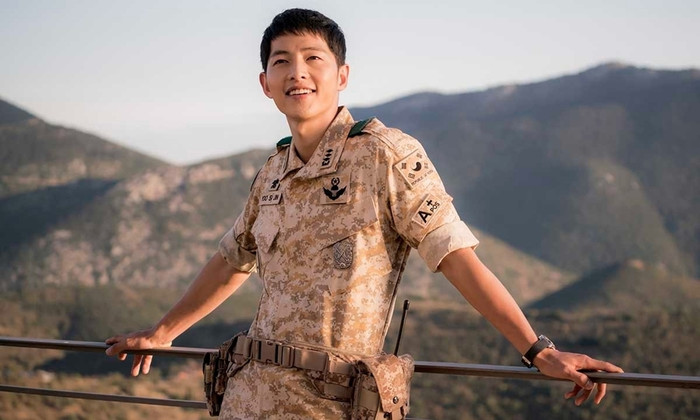 Vẻ điển trai của Song Joong Ki trên màn ảnh: Hậu Duệ Mặt Trời có phải là đỉnh cao? Ảnh 2