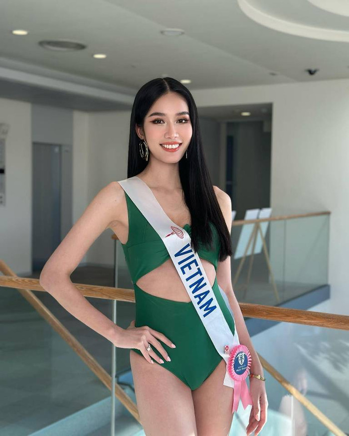 Phương Anh trong phần thi áo tắm sáng ngày 10/12.
