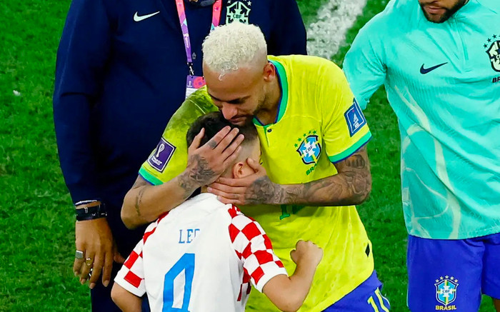 Khóc cạn nước mắt, Neymar vẫn có hành động đẹp trước con trai cầu thủ Croatia Ảnh 2