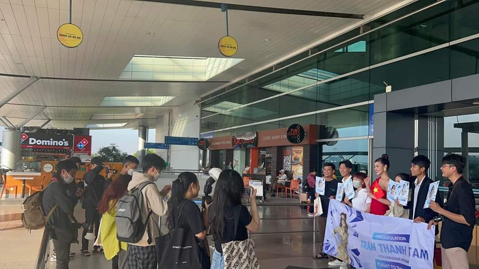Rất ít người có mặt tại sân bay để tiễn Trần Thanh Tâm sang Thái Lan bởi đa số đều tỏ ra thờ ơ, thậm chí không ủng hộ ra mặt.