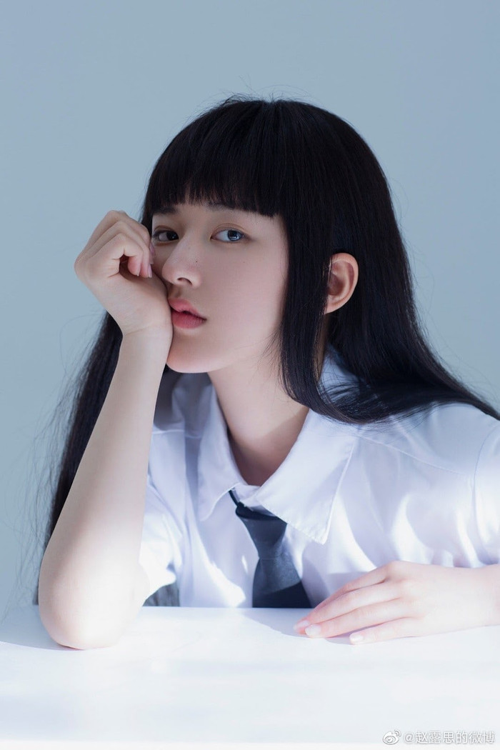 Nhan sắc trong veo đúng chuẩn học sinh cấp 3 của nàng tiểu hoa nhận được nhiều lời khen ngợi.&nbsp;