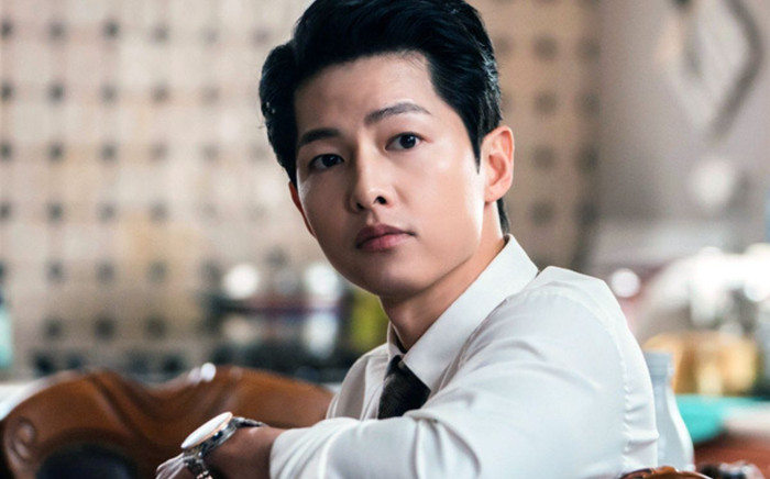 Hẹn hò tình mới, Song Joong Ki bị chỉ trích vì mải yêu đương mà bỏ bê bản thân Ảnh 2