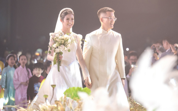 Bất ngờ trước danh tính người bắt được hoa cưới của Hoa hậu Ngọc Hân Ảnh 2