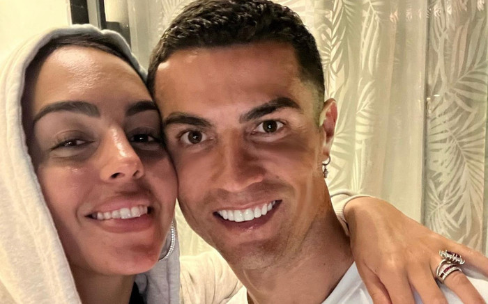 Bạn gái và chị gái Ronaldo tiếp tục 'đánh' HLV Bồ Đào Nha Ảnh 2