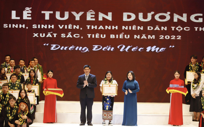 142 học sinh, sinh viên, thanh niên dân tộc thiểu số xuất sắc được tuyên dương Ảnh 2
