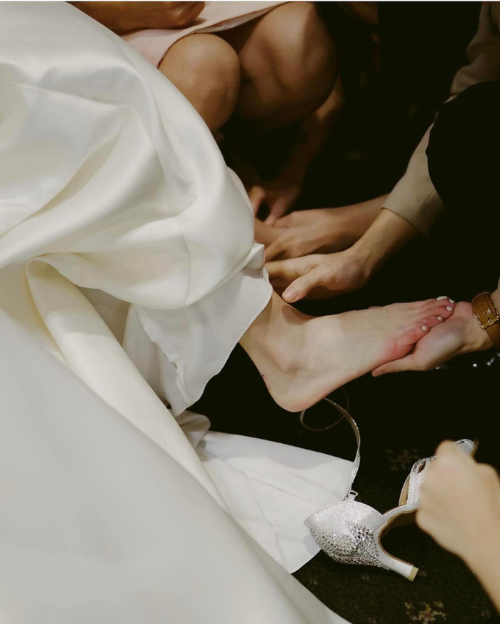 Á hậu Thuỳ Dung gặp sự cố sức khỏe, đi lại rất khó khăn, phải hủy hàng loạt show diễn.