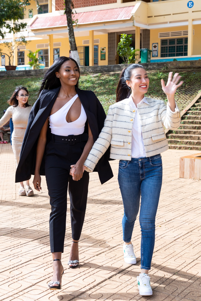 Mới đây, người đẹp còn có chuyến công tác tại Việt Nam để tham gia buổi từ thiện cùng Á hậu Kim Duyên (người đạt được danh hiệu Á hậu 2 Miss Suprantional 2022). 