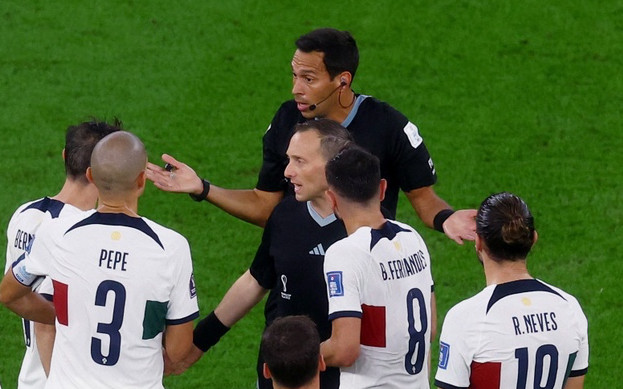 'Hãy trao Cúp vàng cho Messi khi xếp trọng tài Argentina bắt Bồ Đào Nha' Ảnh 2