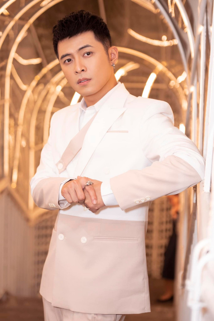 Phản ứng của Gin Tuấn Kiệt khi bị khán giả đồng thanh gọi tên Puka trên sân khấu Ảnh 1