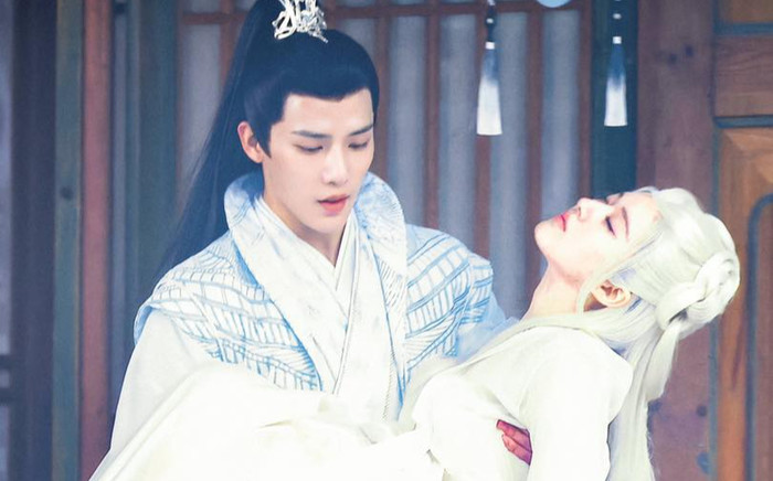 Lộ cảnh bồng bế gây đỏ mặt của Triệu Lộ Tư và Vương An Vũ nhưng vẫn bị chê giả trân Ảnh 2