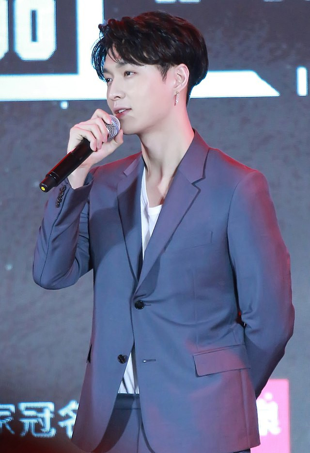 Trương Nghệ Hưng