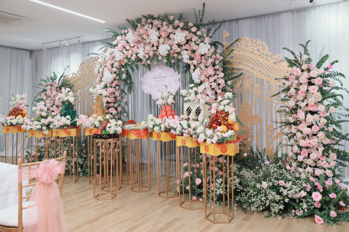 Tráp được cặp uyên ương chuẩn bị chu đáo, tỉ mỉ