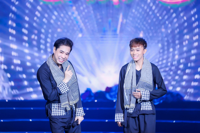 Những show diễn của Hồ Văn Cường đều 'cháy vé', chật kín khán giả.