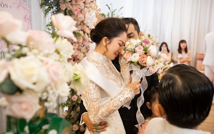 Khánh Thi bật khóc nức nở khi được tuyên bố có danh phận ở nhà chồng Ảnh 2