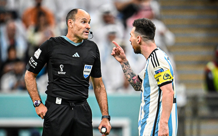 Messi được FIFA xóa thẻ vàng, trọng tài lập kỷ lục thẻ phạt về nước sớm Ảnh 2