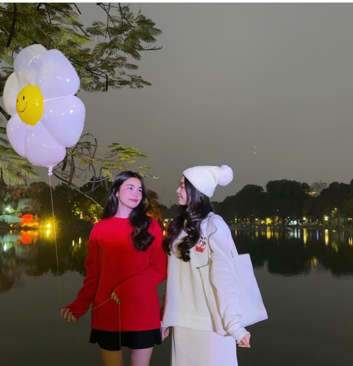 Hai ái nữ nhà Quyền Linh tận hưởng mùa đông Hà Nội, được khen như công chúa tuyết trắng Ảnh 5