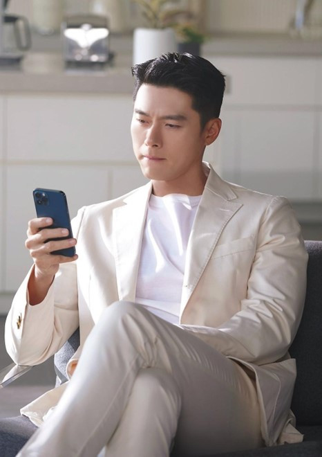 Hyun Bin là sao hạng A với nhiều hợp đồng khủng trong nước và quốc tế.