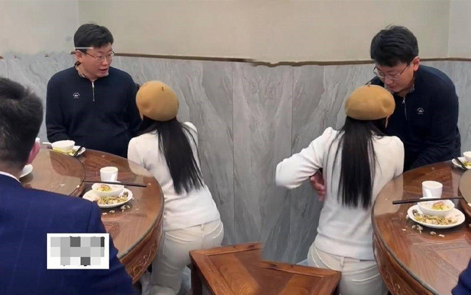 Lần đầu về ra mắt nhà bạn trai, cô gái đột ngột quỳ gối xin một điều khiến cả gia đình ngỡ ngàng Ảnh 2