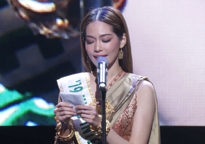 Nàng hậu đã chuẩn bị bài phát biểu bằng tiếng Nhật.