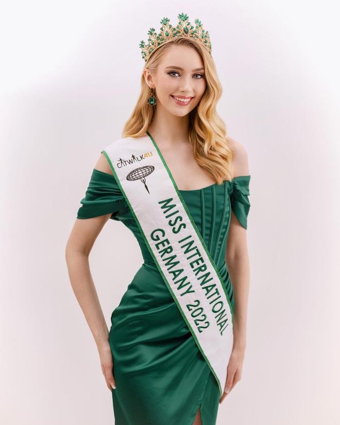 Bất ngờ chưa, tân Hoa hậu Quốc tế từng bại trận dưới tay Kim Duyên tại Miss Supranational Ảnh 4