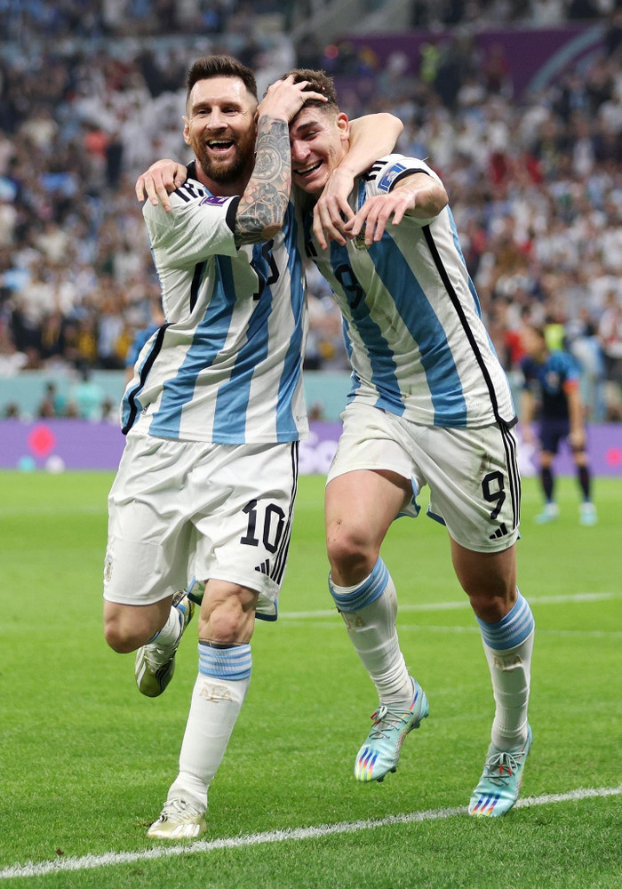 Messi và Alvarez giúp Argentina đánh bại Croatia 3-0, qua đó vào chung kết World Cup 2022.