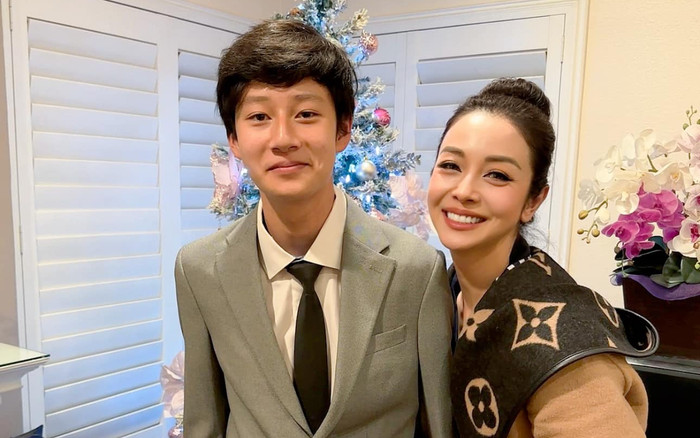 Diện vest bảnh bao, con trai Jennifer Phạm được khen như mỹ nam Hàn Quốc Ảnh 2