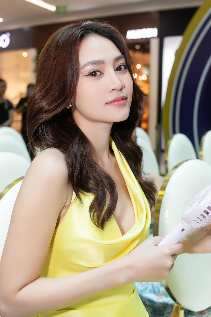 Loạng choạng nhảy nhót, nhan sắc qua camera thường của Ninh Dương Lan Ngọc có được lòng dân mạng? Ảnh 1