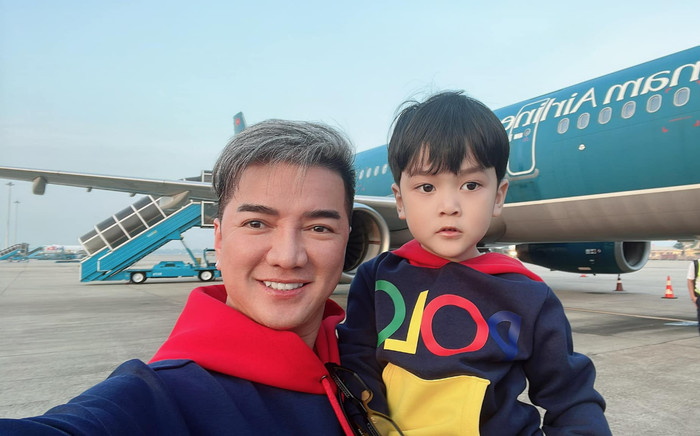 Đàm Vĩnh Hưng tung ảnh thân mật, tươi cười rạng rỡ bên cạnh 'người đặc biệt' Ảnh 2