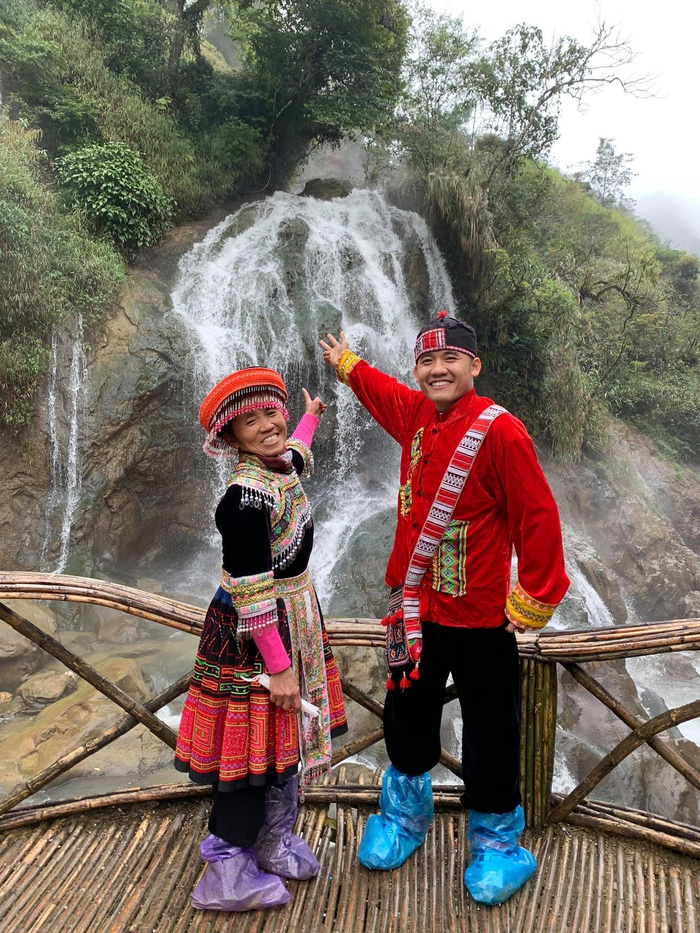Vẻ bề ngoài của Bà Tân vẫn giống như trong quá khứ, vẫn giản dị và cái nếp nhăn chưa được cải thiện rõ rệt.