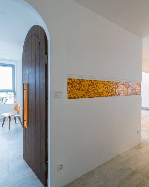 Thiết kế cửa vòm là điểm nhấn của căn hộ