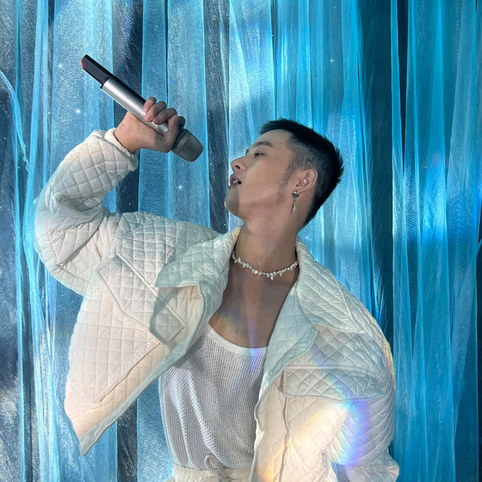 Nhảy xong 4 bài nhạc sôi động, Thanh Duy gây bất ngờ khi giả giọng Lệ Quyên ngay trên sân khấu Ảnh 1