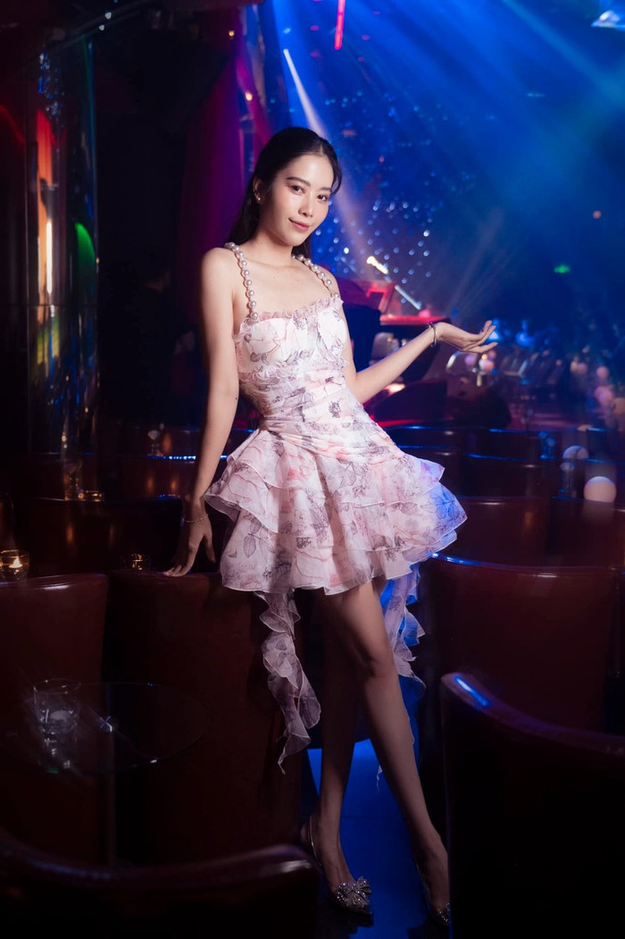 Nam Em là cái tên nhận được sự quan tâm của dân mạng sau nghi vấn rạn nứt tình cảm với Bạch Công Khanh.