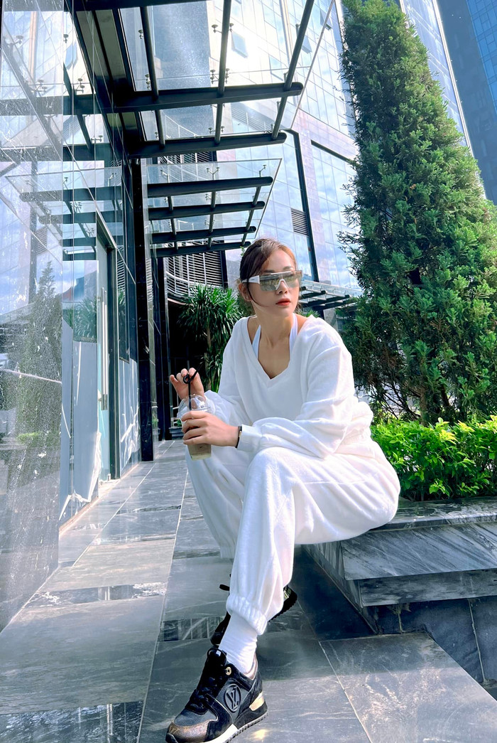 Sau khi quay trở lại sử dụng mạng xã hội, đây là lần hiếm hoi người đẹp ngầm ẩn ý về tâm trạng hiện tại tới đông đảo khán giả